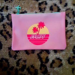 new "ESCAPE" make up bag !